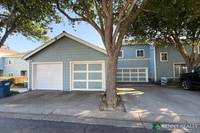 Building Photo - Bright 2 Bedroom, 1.5 Bathroom Home with O...