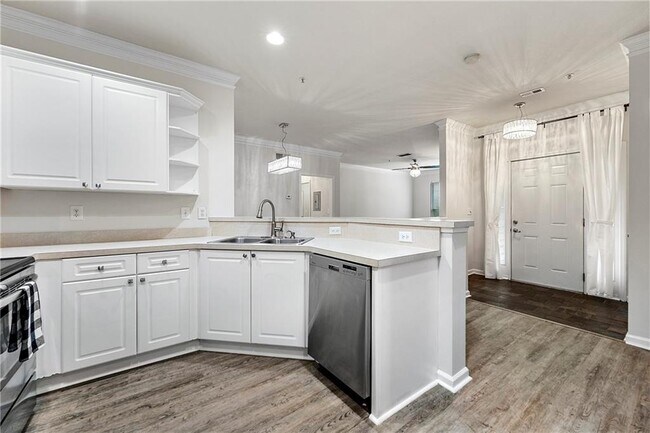 Building Photo - 2400 Cumberland Pkwy SE