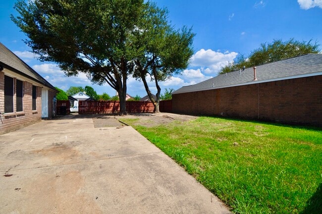 Building Photo - 16402 Gold Ridge Ln