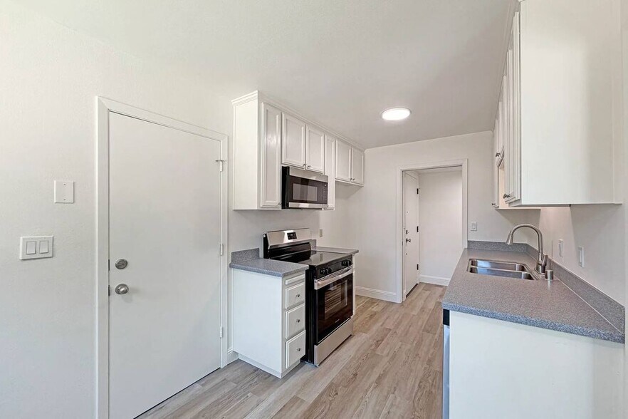 Building Photo - 5351 Bonniemae Way