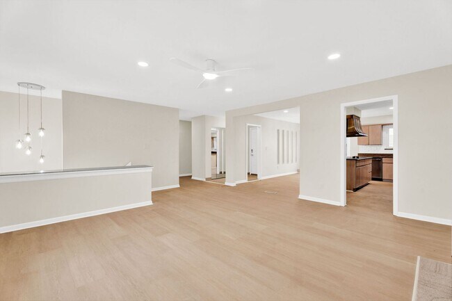 Building Photo - 3BD | 3BTH - HOT TUB - WATER FRONT - NEWLY RENOVATED - ON SYLVAN LAKE