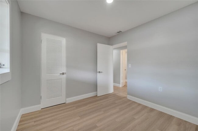 Building Photo - 2303 Bonneville Dr