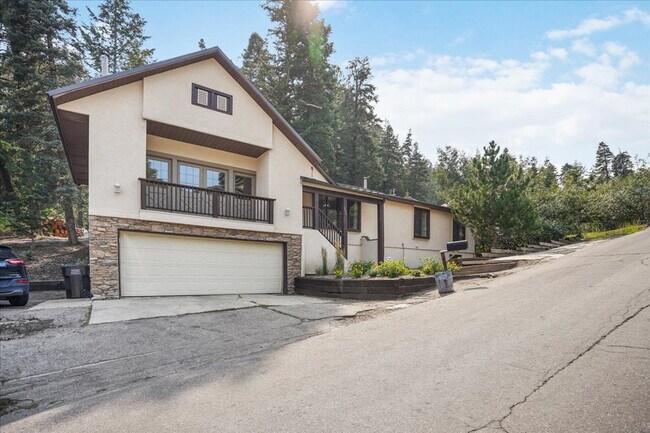 Building Photo - 540 Crestview Dr