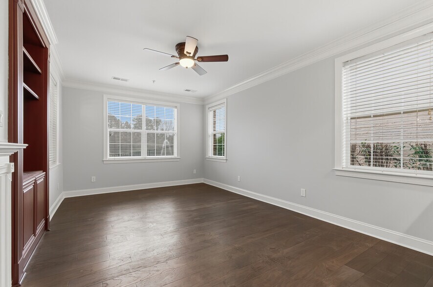 Building Photo - 10421 Rosegate Ct