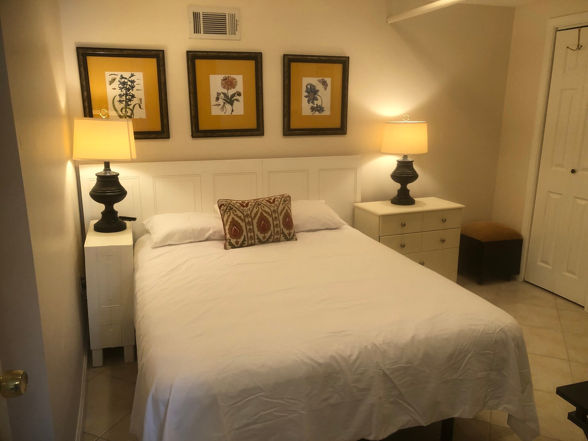 QUEEN BR #3 SIDE - 2401 General Pershing St