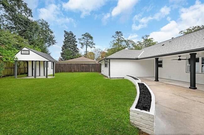 Building Photo - 5730 Old Lodge Dr