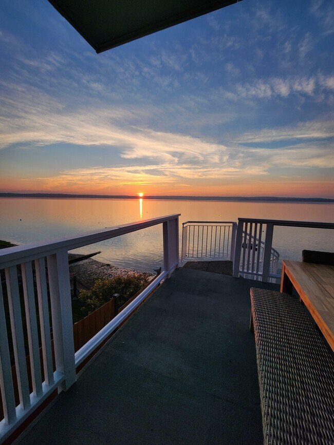 Building Photo - 19118 Soundview Dr NW