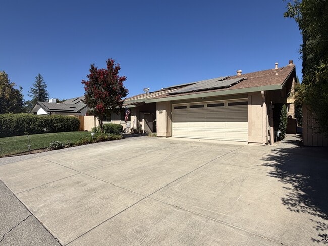 Building Photo - 113 Riverview Ct