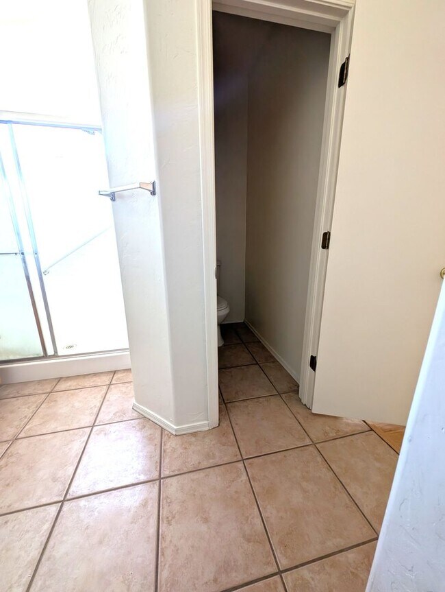 Building Photo - Convenient Tucson Eastside Home with 3 bed...