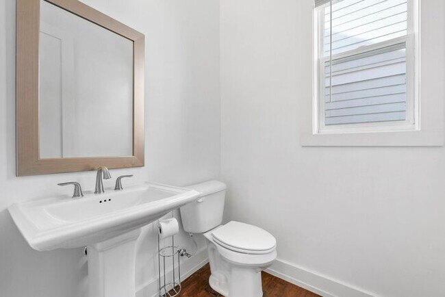 Building Photo - 3388 Kelowna Ct