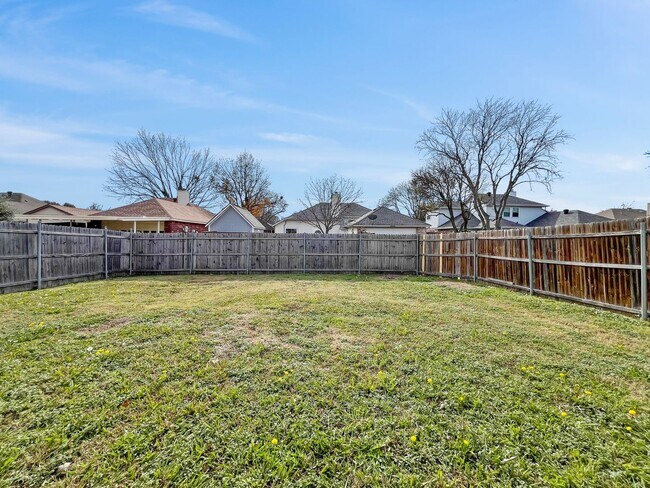 Building Photo - Updated 3-Bed Woodlake Home with Study & Covered Patio