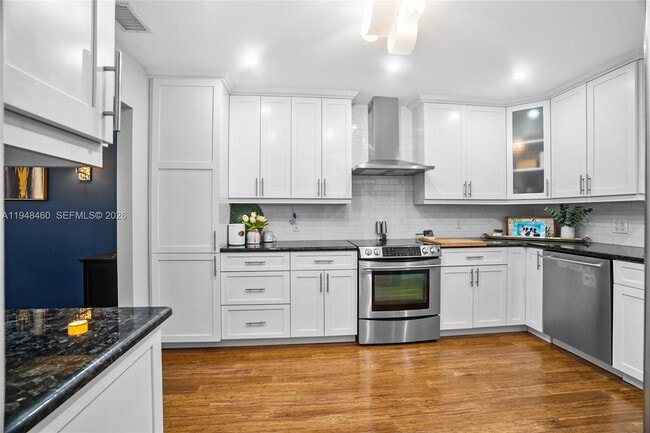 Building Photo - 505 Maplewood Dr