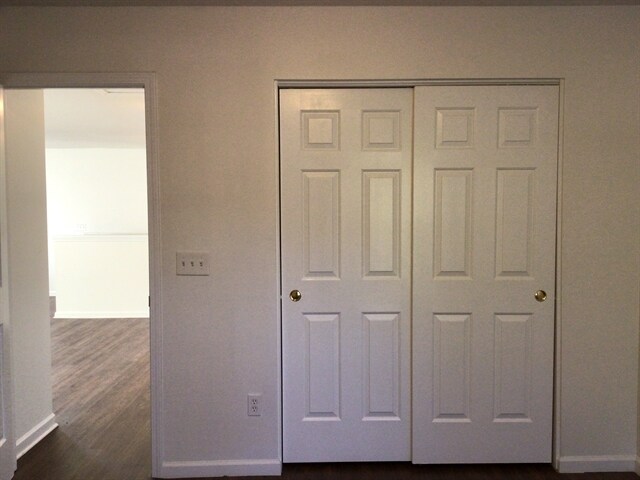 Building Photo - 4987 Harthill Ave