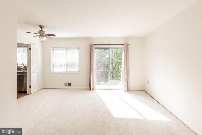 Building Photo - 10650 Weymouth St