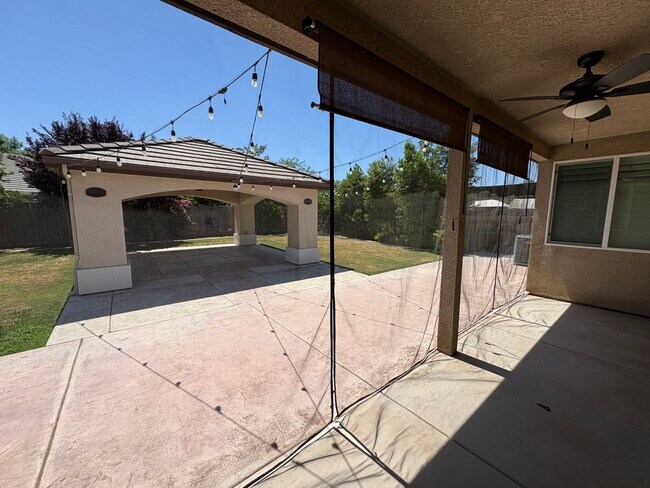 Building Photo - SE Visalia home Coming Soon!!