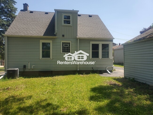 Building Photo - W169N9081 Goode Ave