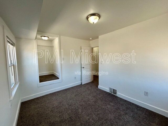 Building Photo - 2960 N Park Ave