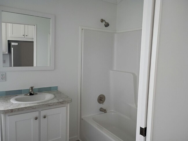 Building Photo - 41 Betty Dr