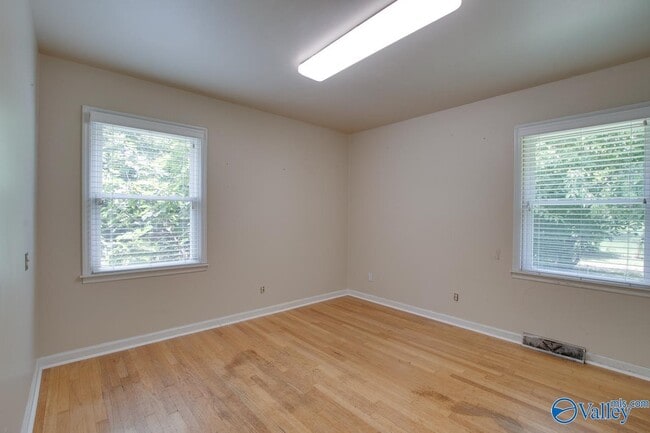 Building Photo - 4010 Dunsmore St SE