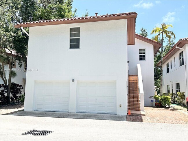 Building Photo - 483 Menendez Ave