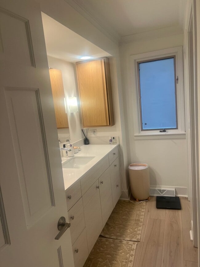 Building Photo - 1930 Sherman Ave