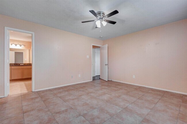 Building Photo - 11956 Braes Park Dr