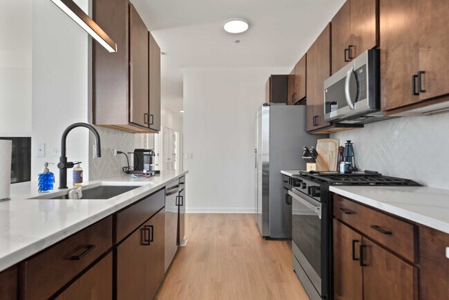 Building Photo - 365 N Halsted St