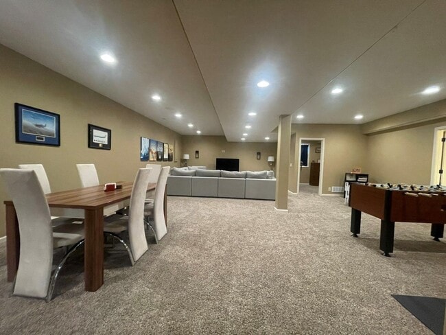 Building Photo - Ranch in Shadow Lake Papillion