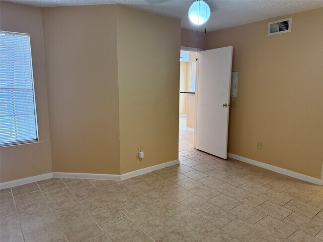 Building Photo - 2750 Holly Hall St