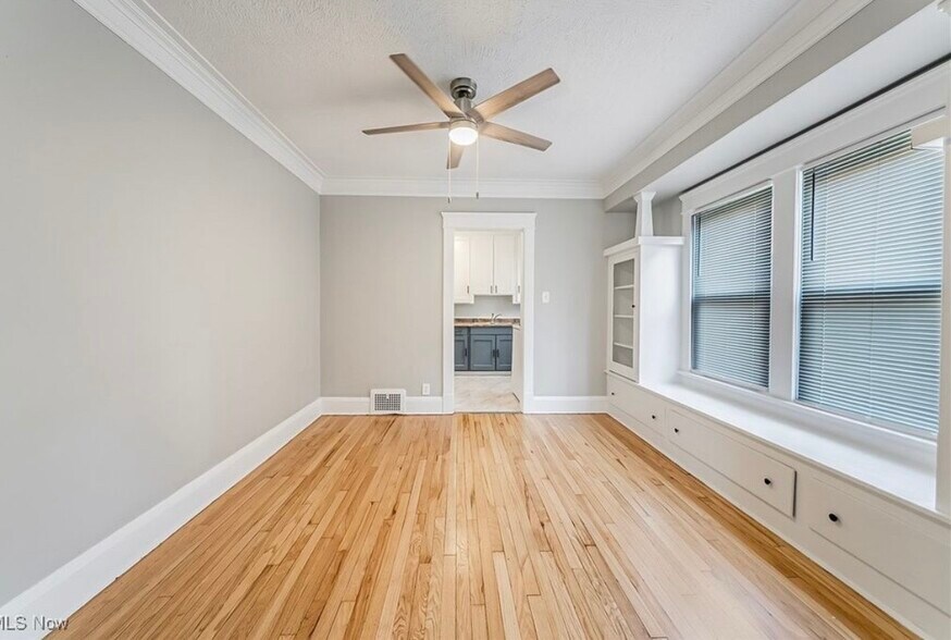 Building Photo - 2206 Lewis Dr