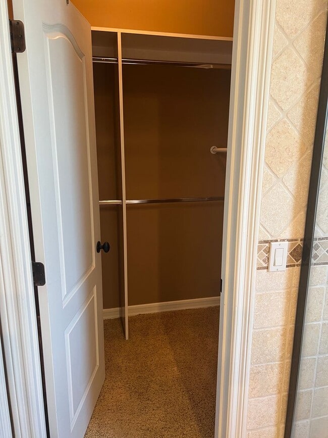 Building Photo - Custom home 1 block to ocean