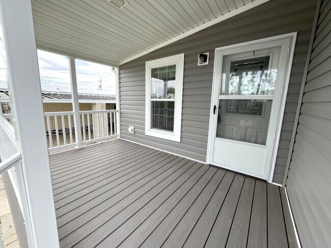 Building Photo - 17100 Tamiami Trl