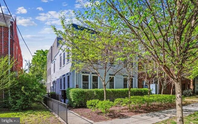 Building Photo - 1340 Nicholson St NW