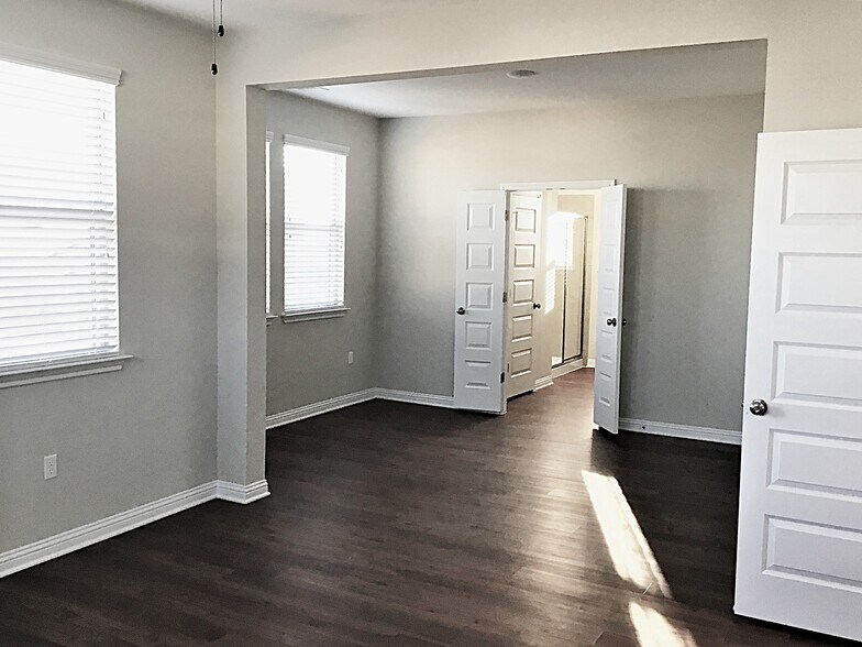 Building Photo - 5817 Monmarte Cove