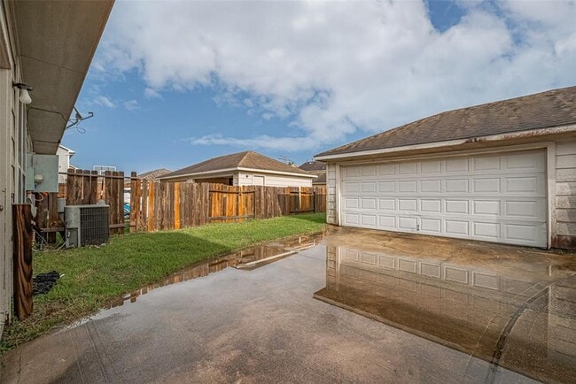 Building Photo - 16739 Libson Falls Dr
