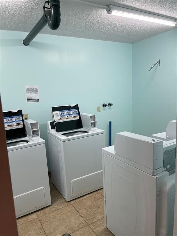 Building Photo - 1149 Hillsboro Mile