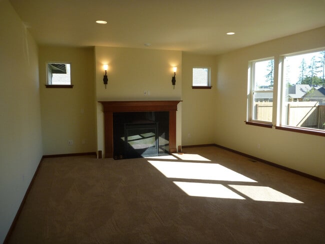 Building Photo - Impressive Dog Friendly Home Available!