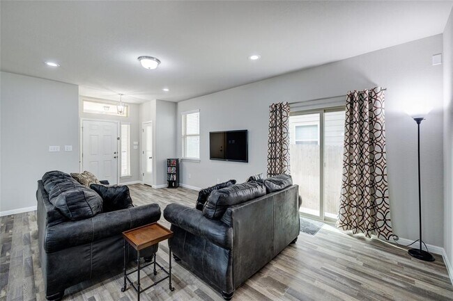 Building Photo - 128 Shearwater Ln