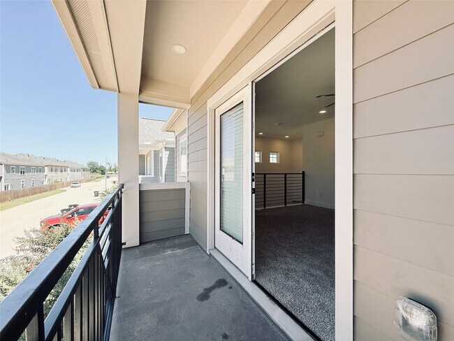 Building Photo - 16575 Oasis Glade Dr