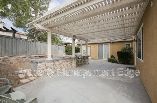 Building Photo - Birch Ct 38265