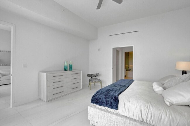 Building Photo - 900 N Ocean Blvd