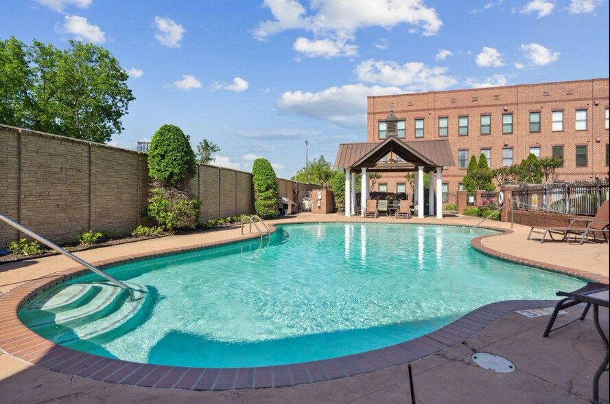 Beautiful pool with BBQ Grills available - 731 Litty Ct