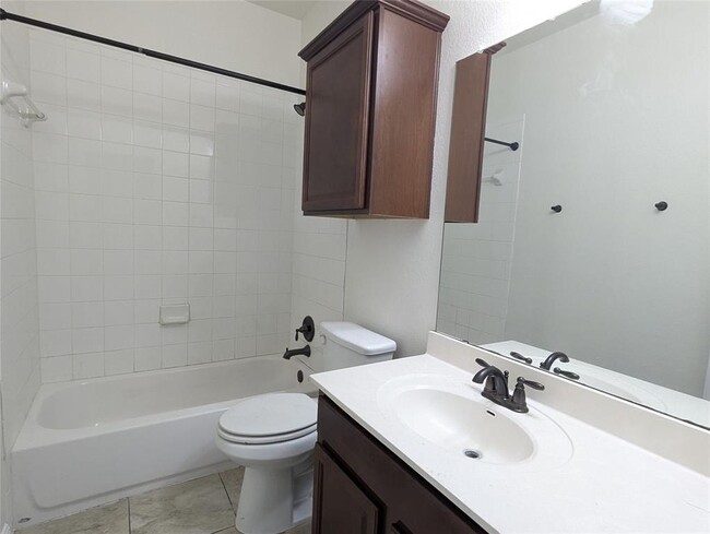 Building Photo - 13400 Briarwick Dr