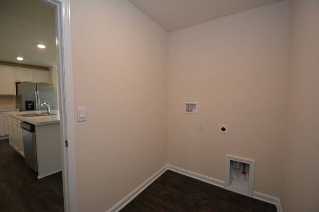 Building Photo - 664 Grand Reserve Dr