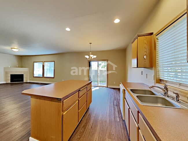 Building Photo - 2609 NE 105th Ct