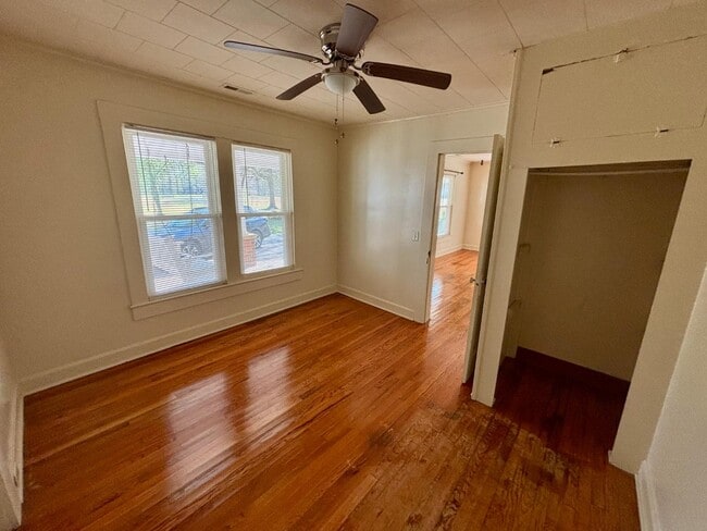 Building Photo - 6919 Deep Springs Rd