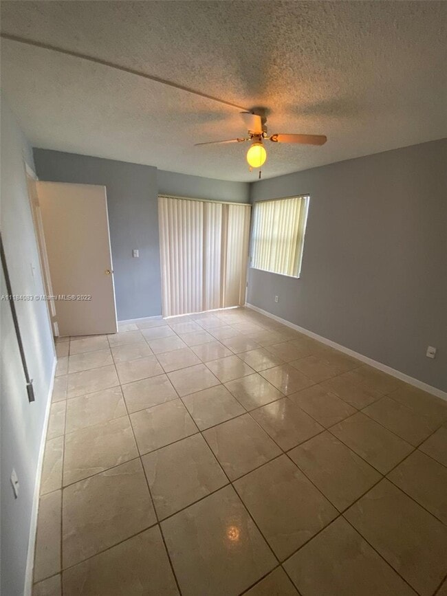 Building Photo - 1042 Adams Ave