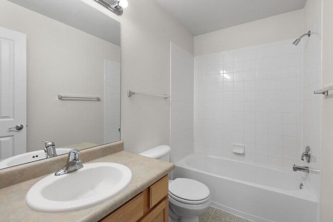 Building Photo - Spacious 2 Bedroom, 2.5 Bath Townhome in Desirable South Fort Collins