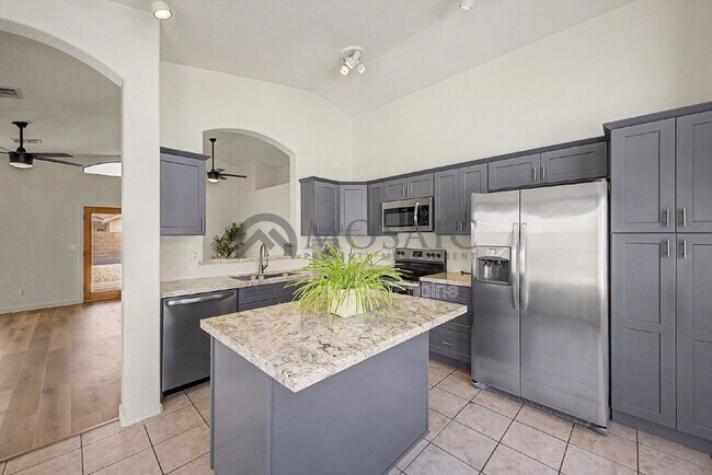 Building Photo - 1271 W Gail Dr