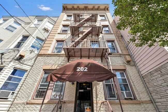Building Photo - 202 48th St